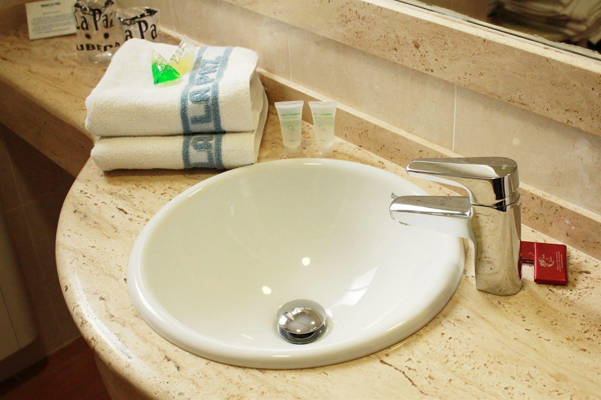 Hotel La Paz Ubeda  Bagian luar foto
