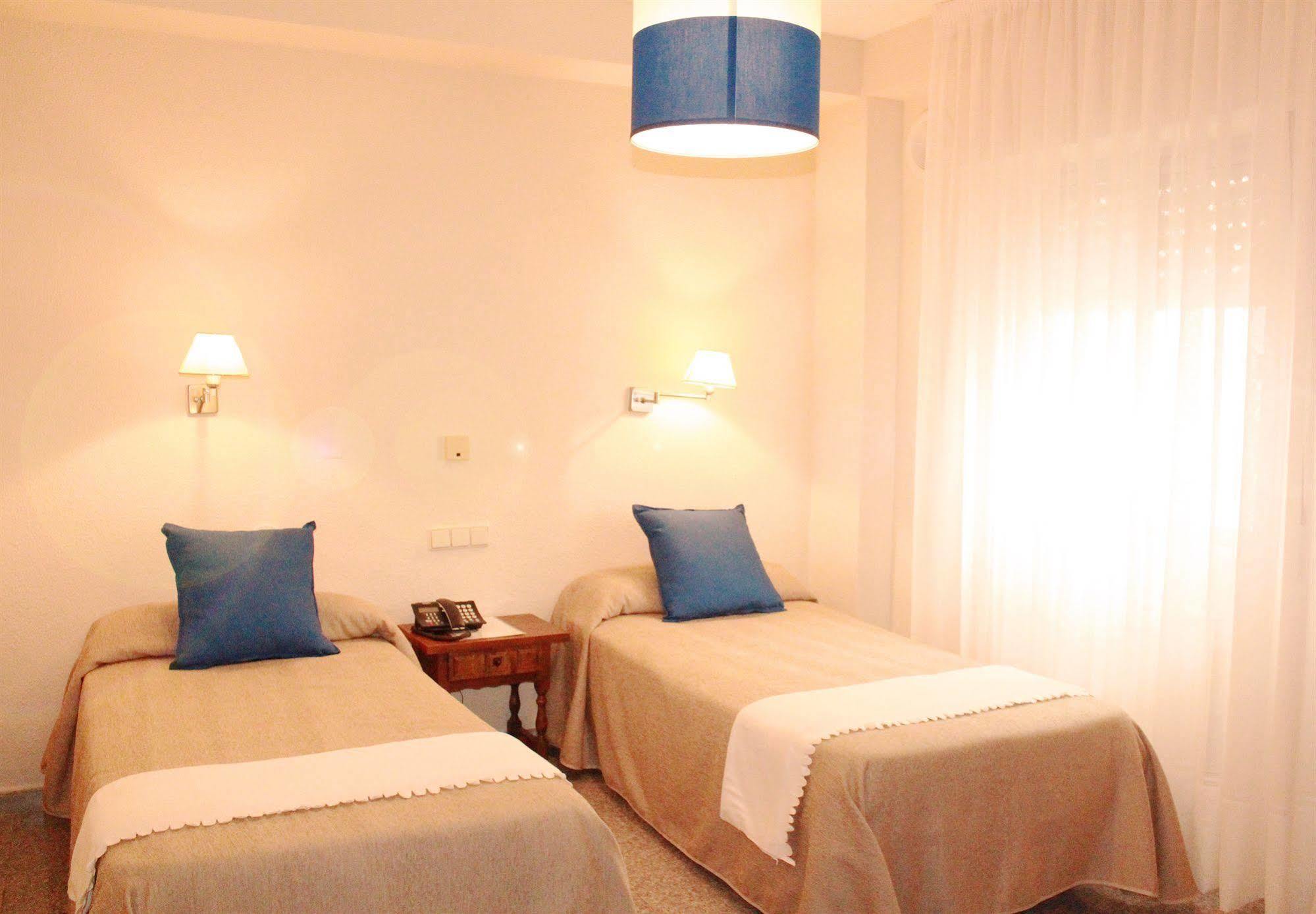Hotel La Paz Ubeda  Bagian luar foto